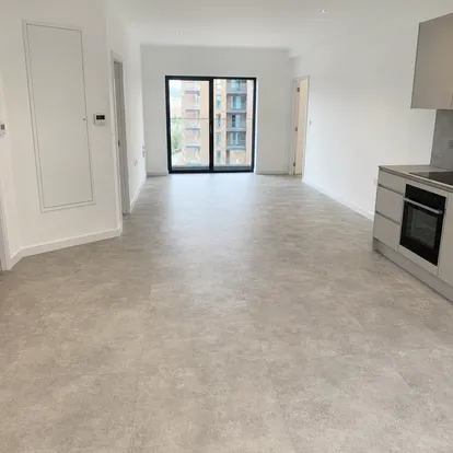 Tile-effect LVT in new build apartment with concrete visual flooring